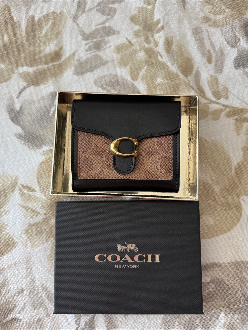 Coach Tabby Wallet - Picture 7 of 9